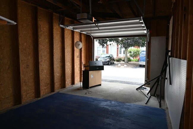 Building Photo - 917 Annagladys Dr