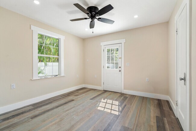 Building Photo - 3310 E Maritana Dr