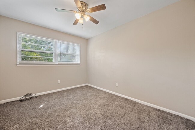 Building Photo - Move in Ready! Brick ranch home has 3 bedr...