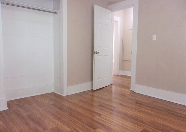 Building Photo - 2 BED 1 BATH HOME WESTLAWN PARK ADDITION O...