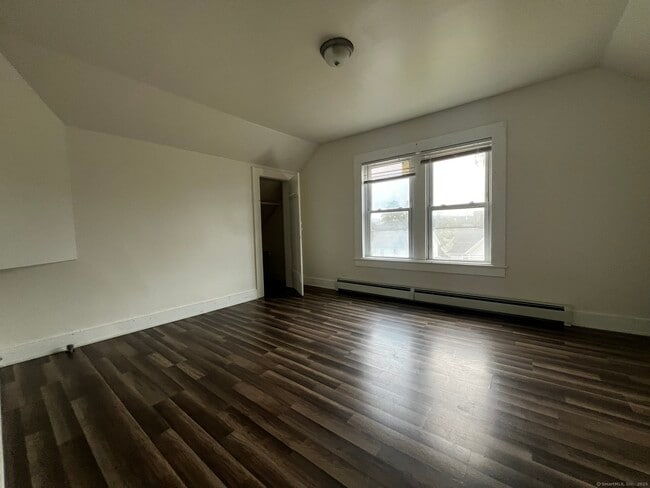 Building Photo - 65 Linsley Ave