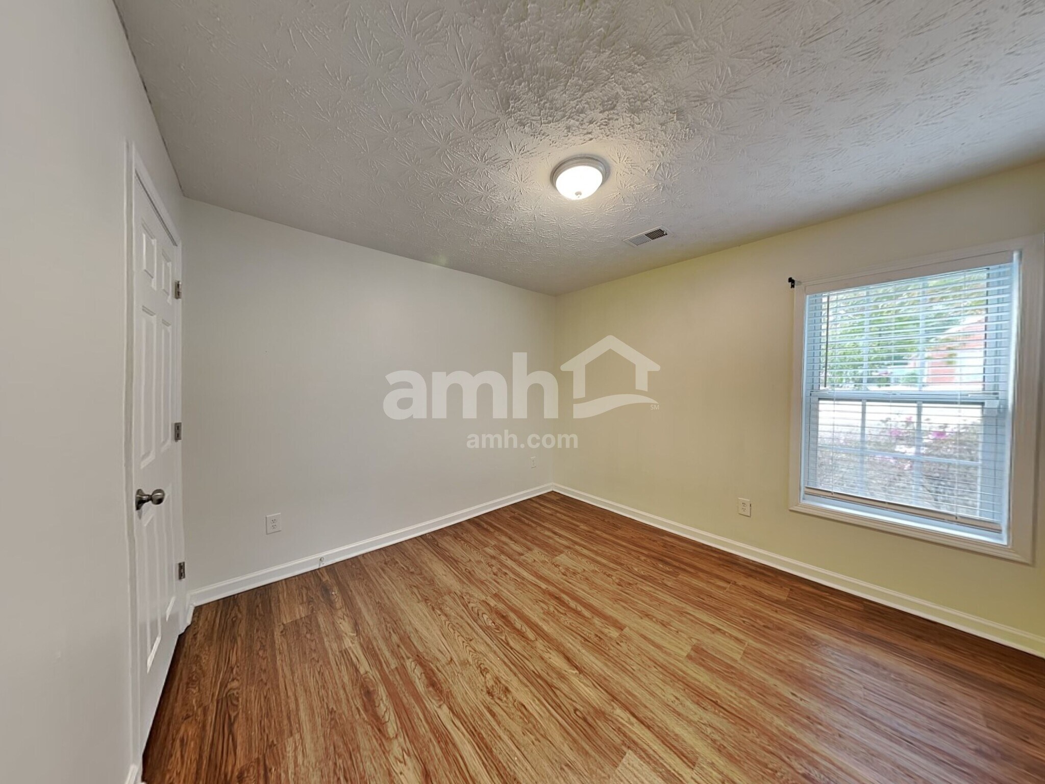 Building Photo - 18 Ludwick Ln