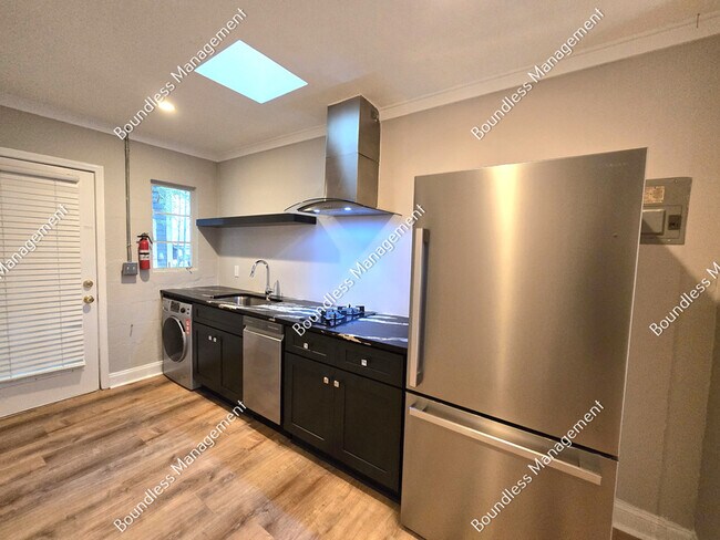 Building Photo - 712 Highland Ave NE