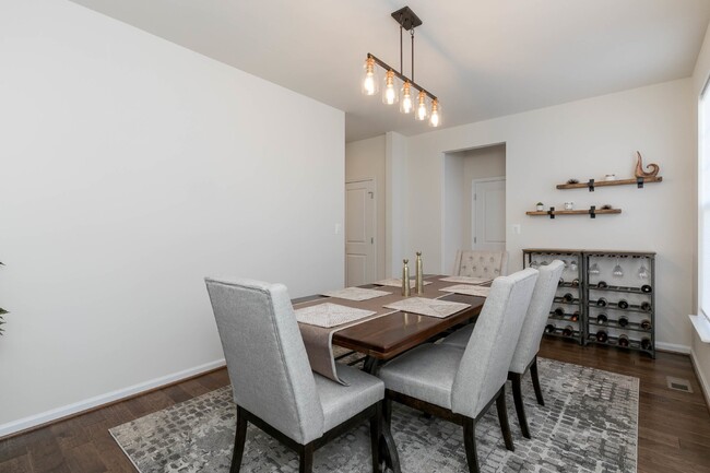 Building Photo - Luxurious 4-Bedroom Townhouse with 2 Car Garage in Manassas!