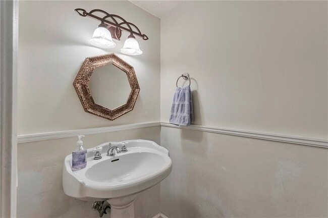 Building Photo - 8 Arpege Way NW