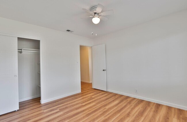 Building Photo - 1841 Briarwood Dr