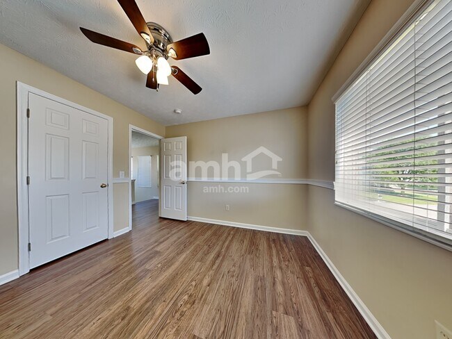 Building Photo - 9937 Whispering Pine Dr