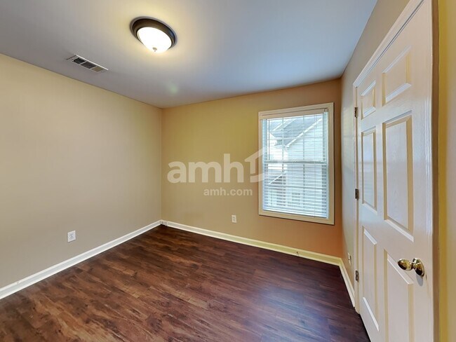 Building Photo - 1584 Silver Ridge Dr