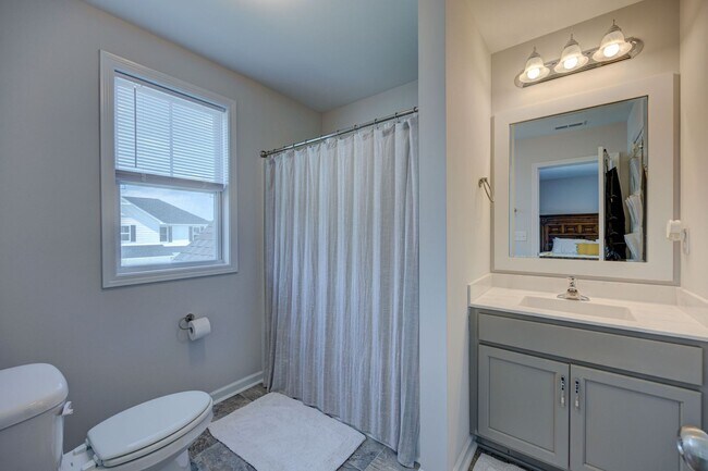 Building Photo - Luxurious 3 bedrooms 2.5 bath home in Northern Lights.