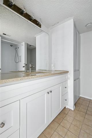 Building Photo - 640 Bellaire Dr