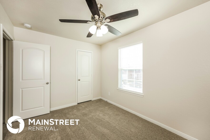 Building Photo - 6726 Sabinal