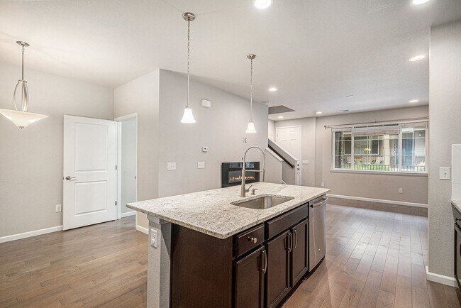 Building Photo - Stunningly Updated 3-Bedroom, 2-Bathroom T...