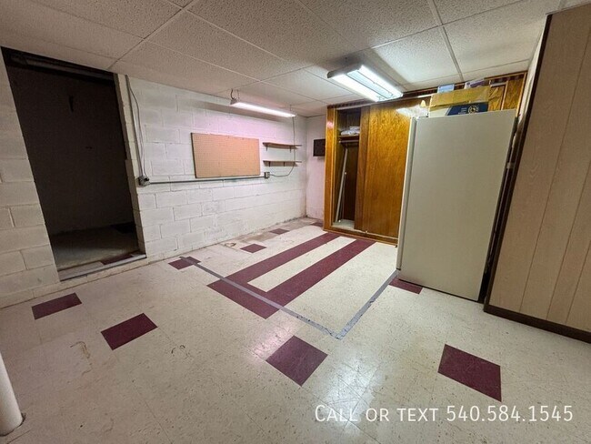 Building Photo - 136 Grimes St