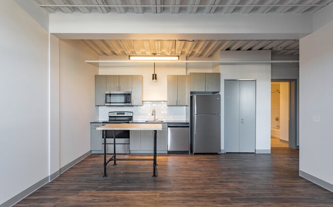 Building Photo - 971 W Dakin St