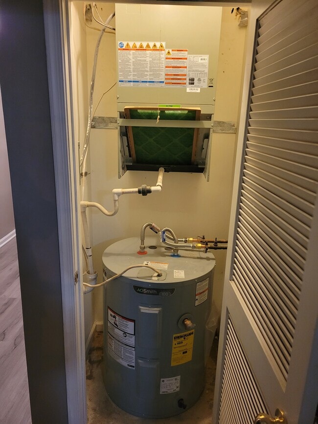 Utility Closet - 4411 Silverbrook Ln