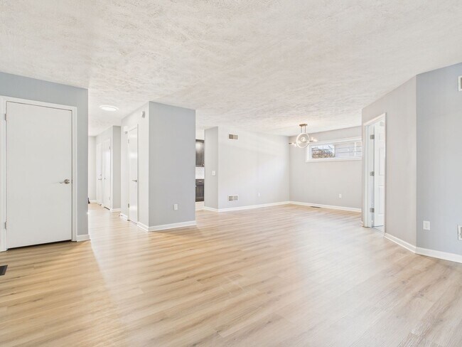 Building Photo - Beautiful Spacious Single Family in Blue Meadow Farms