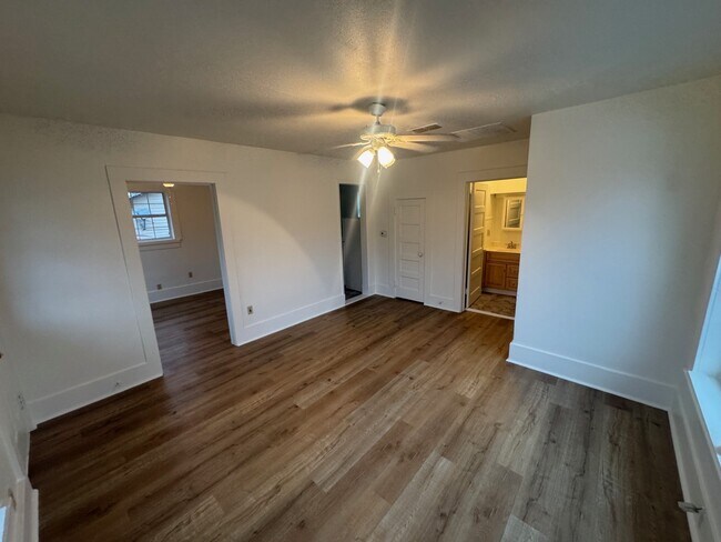 Building Photo - 467 N Paddock Ave