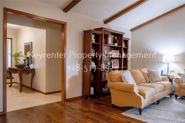 Building Photo - Large | 4 Bed | 3 Bath | South Tulsa