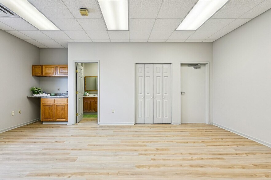 Building Photo - 1616 L and A Rd