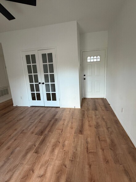 Building Photo - 2323 Fairwind Rd