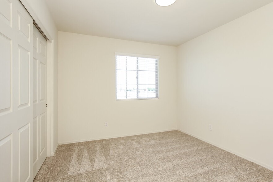 Building Photo - 5012 S 109th Dr