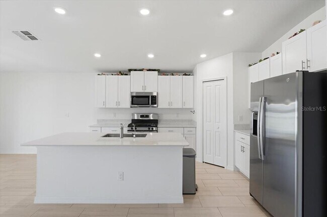 Building Photo - 35029 Brackett Bnd