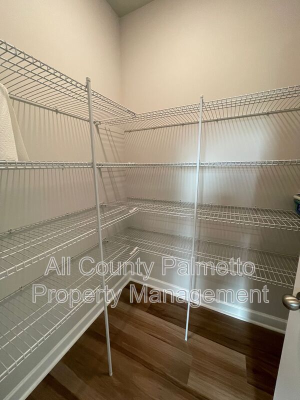 Building Photo - 577 McLernon Trce