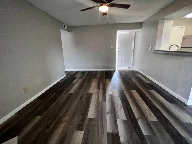 Building Photo - 3/2 Regency Gardens 1st Floor Condo with N...