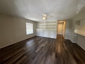 Building Photo - 318 S Poplar St