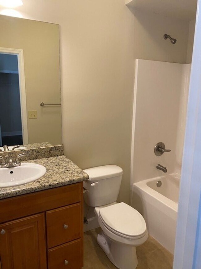 Building Photo - 405 Meador Dr