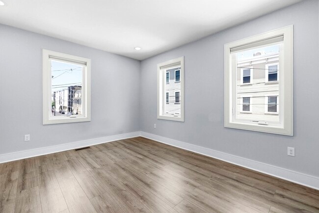 Building Photo - 169 W 9th St