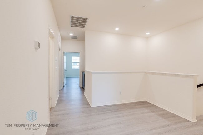 Building Photo - Beautifully 2019-Built 3 Beds 2.5 Baths 1,468 Sqft Home in Eastvale!