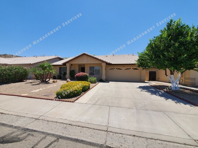 Building Photo - PINNACLE HILL RENTAL WITH MTN VIEWS, FIREP...