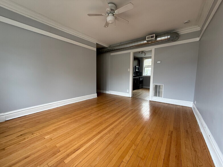 Building Photo - 3020 N Karlov Ave