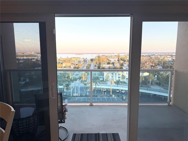 Building Photo - 880 Mandalay Ave