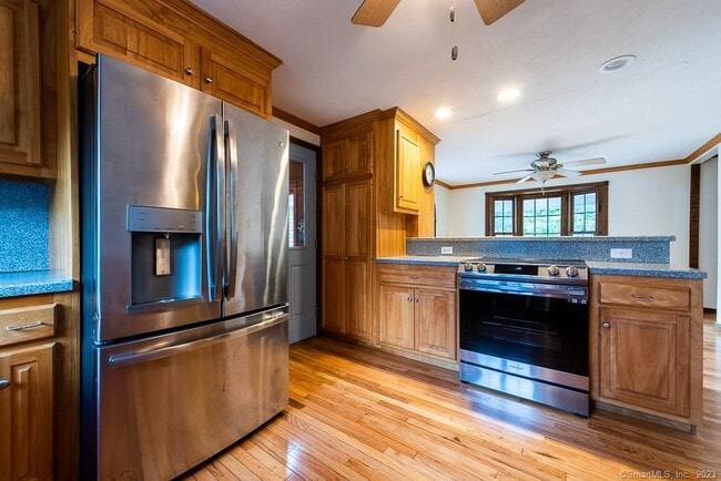 Building Photo - 131 Hemlock Dr