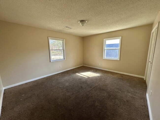 Building Photo - 408 Midway St