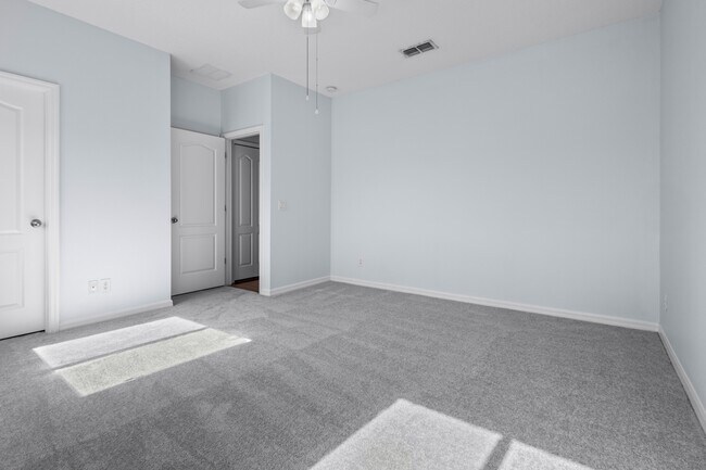 Building Photo - 11408 Center Lake Dr