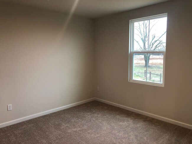 Building Photo - Beautiful *Like New* Home  in Christiana!
