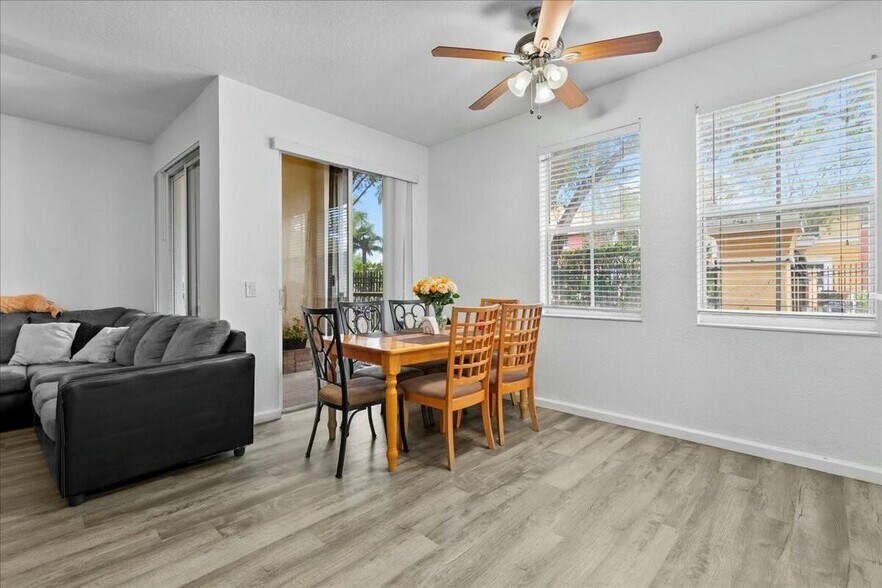 Building Photo - 1109 Shoma Dr