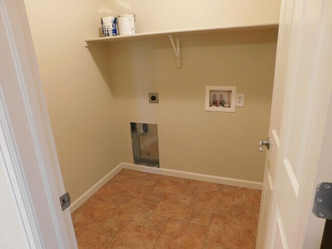 Building Photo - 3 Bed/2 Bath in Pearpark