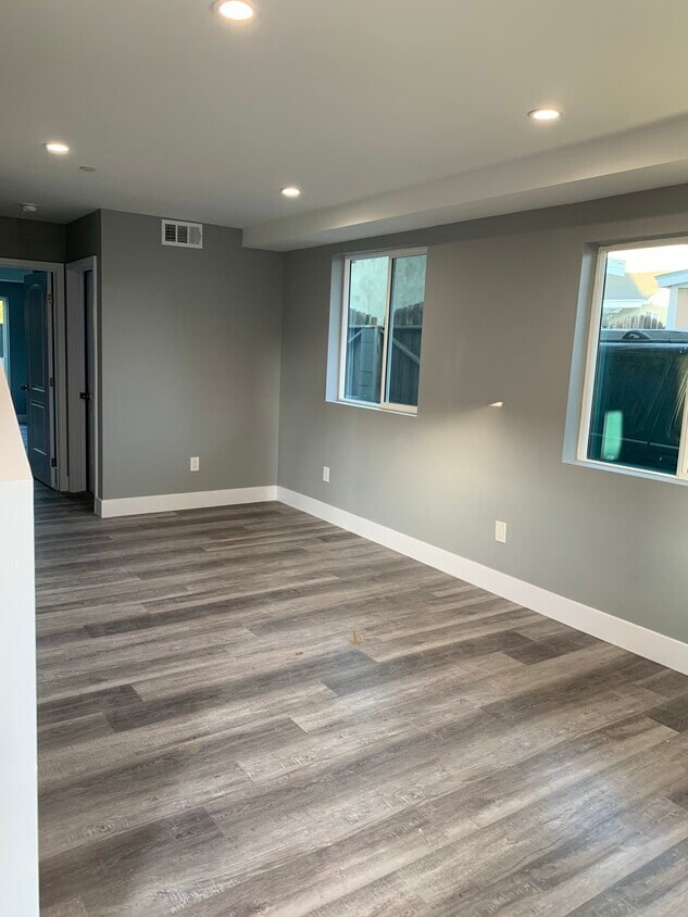 Building Photo - 789 E 41st Pl