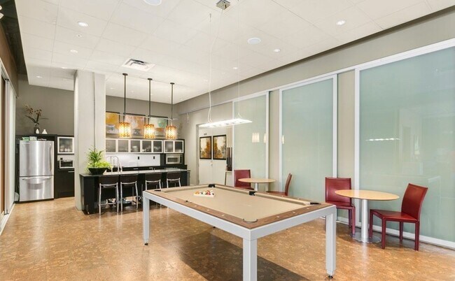 Building Photo - Beautiful 1 bed 1 bath Belltown!