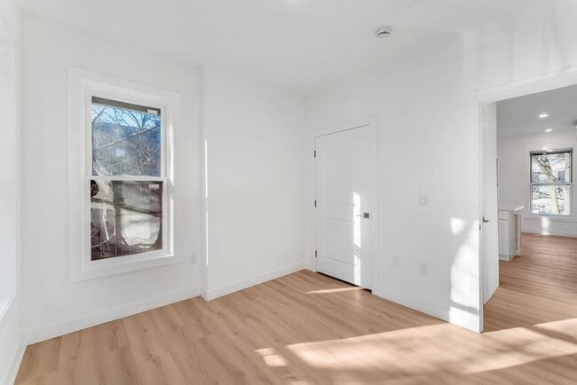 Building Photo - 306 Varick St