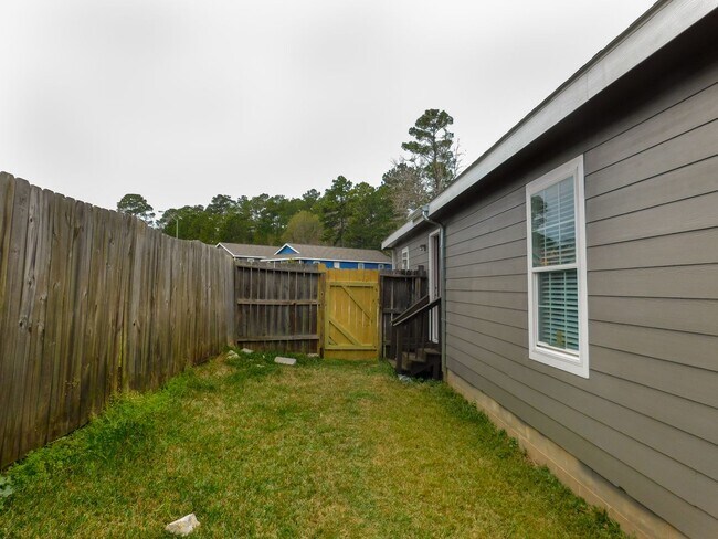 Building Photo - 107 Varsity Dr