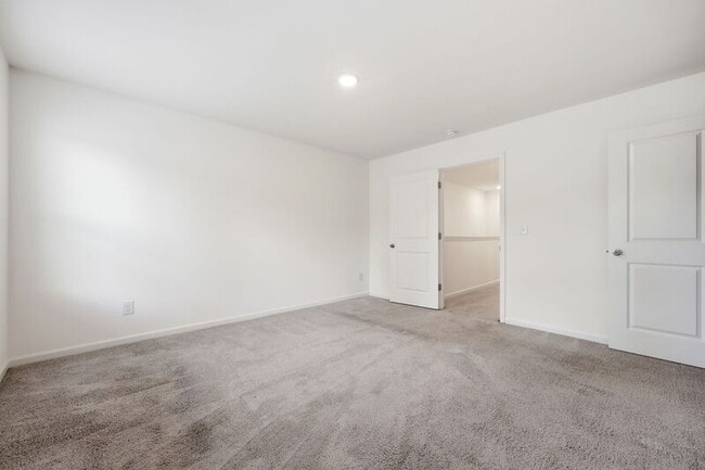 Building Photo - 307 Spaight Acrs Wy