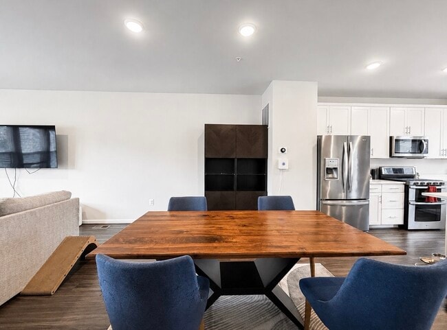 Building Photo - 3491 Cormorant Dr
