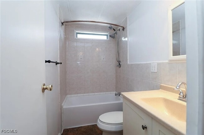 Building Photo - 5370 Country Field Cir