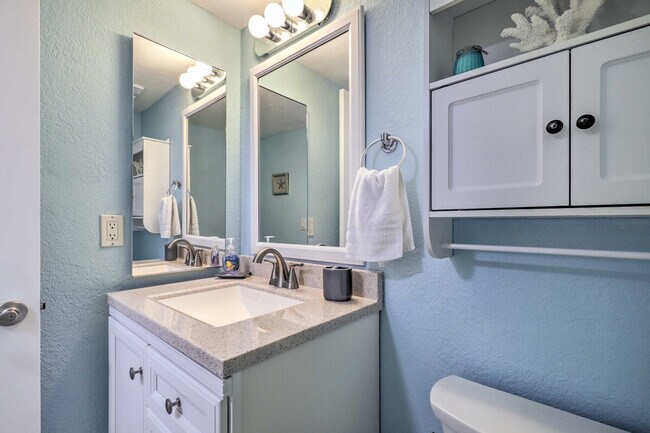 Building Photo - 6372 Palma Del Mar Blvd S