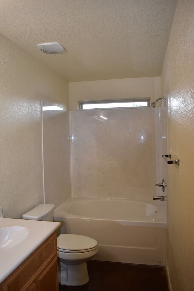 Building Photo - 205 Coby Dr